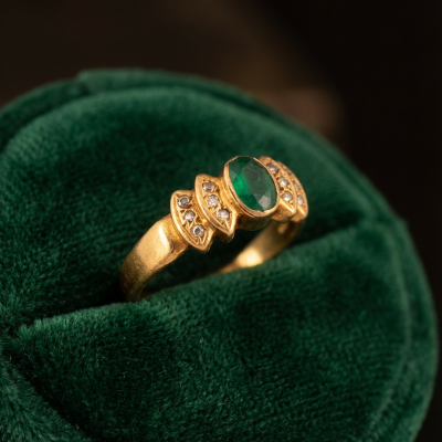 anel-pedra-verde-ouro