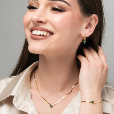 colar-aço-dourado-verde
