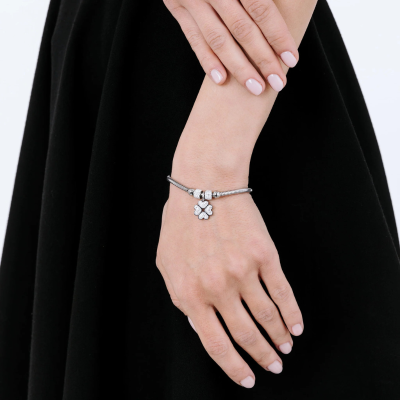 pulseira-aço-trevo-pedras
