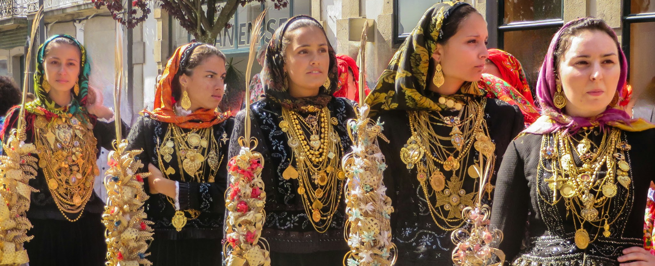 Desfiles y Procesiones en Miño