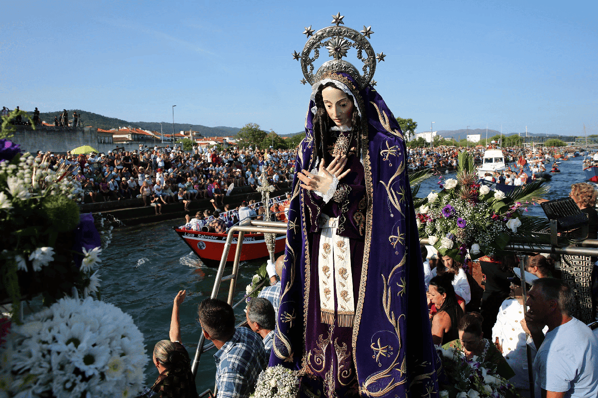 Mordomas mostram o Ouro