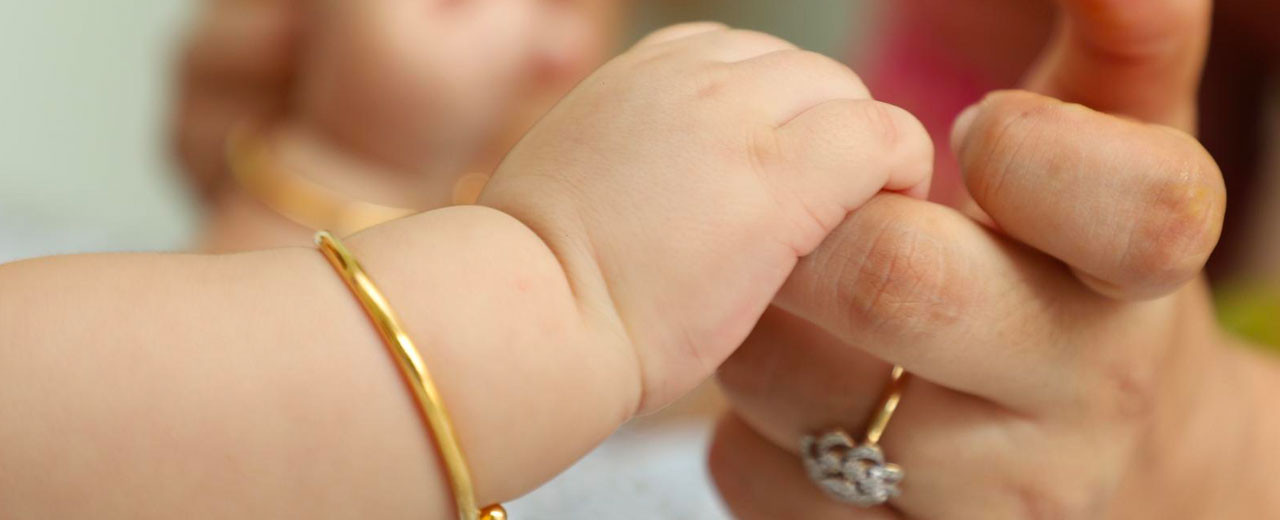 Como escolher uma pulseira de ouro para bebé